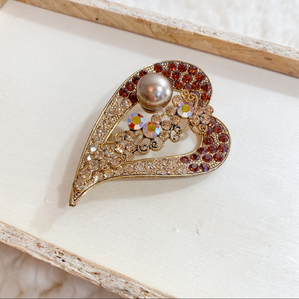 Vintage Style rhinestone brooch